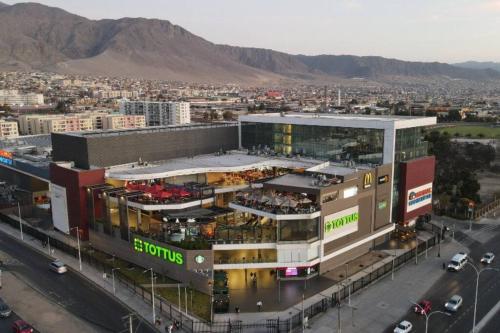 una vista aérea de un edificio en una ciudad en Comodo y divertido espacio, en Antofagasta