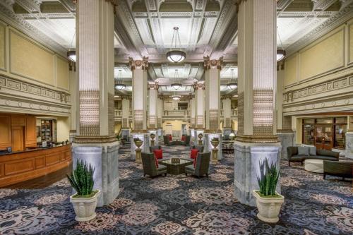 Χώρος καθιστικού στο Embassy Suites by Hilton Portland Downtown
