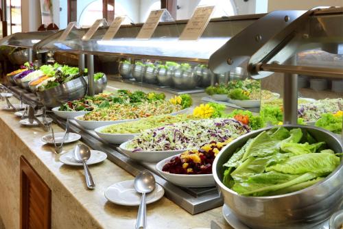 Makanan di atau berdekatan resort