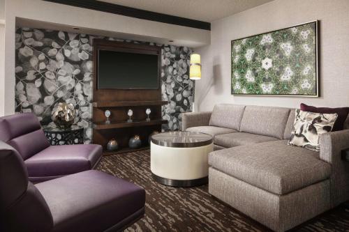 Embassy Suites by Hilton Crystal City National Airport Image