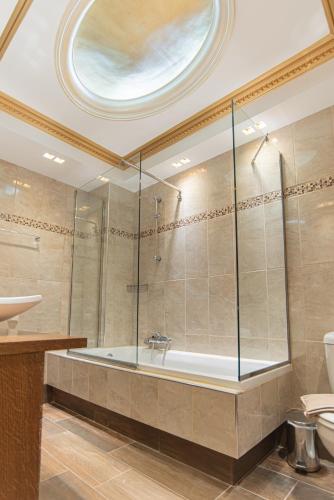 Luxury Central Apartment