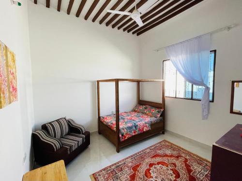 Ένα ή περισσότερα κρεβάτια σε δωμάτιο στο Happy House Nungwi