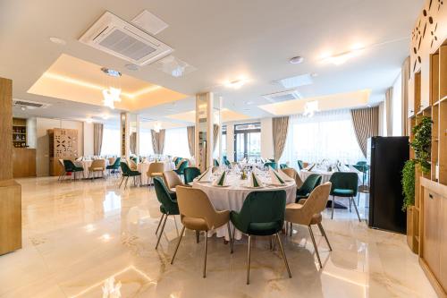 Hotel DUKATにあるレストランまたは飲食店