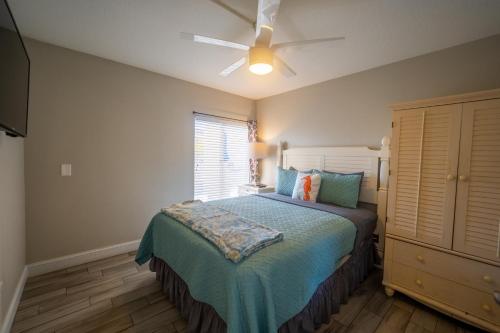 a bedroom with a bed and a ceiling fan at Emerald on the Water - Formerly Belleair Beach Club in Clearwater Beach