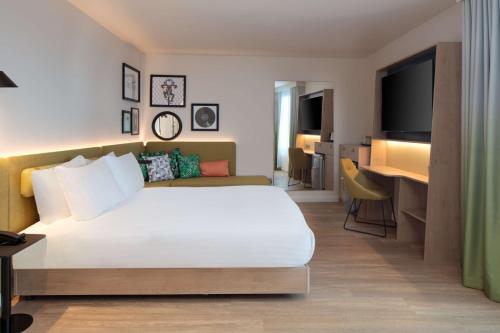 Tempat tidur dalam kamar di Hampton by Hilton York Piccadilly