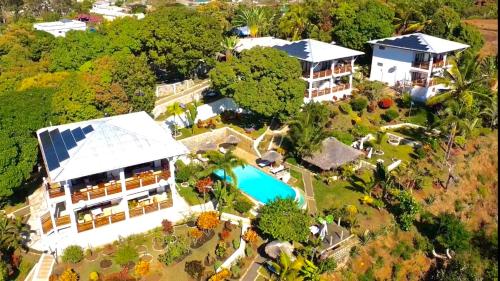 an aerial view of a house with a swimming pool at Hotel Mahita Tsara in Djamandjary