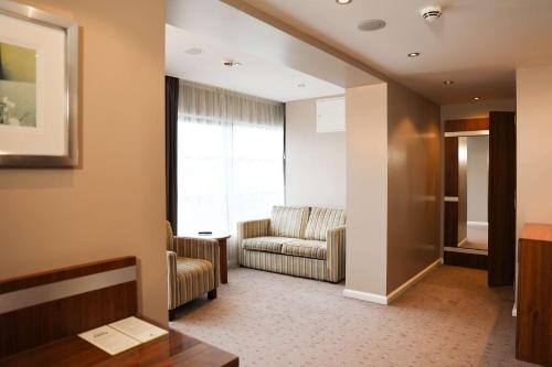 Posezení v ubytování DoubleTree By Hilton Milton Keynes