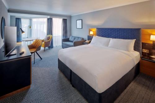 Letto o letti in una camera di DoubleTree by Hilton Manchester Airport