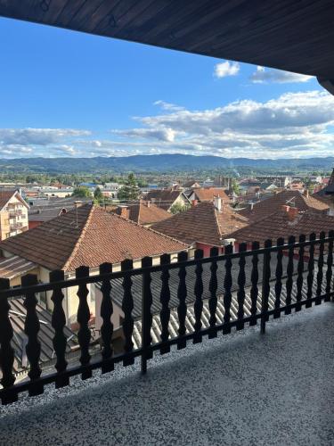 - Balcón con vistas a la ciudad en Apartment Bella 2 en Požega