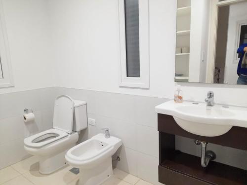 a bathroom with a toilet and a sink at Rabastens in Mar de las Pampas