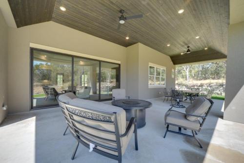 Fotografie z fotogalerie ubytování Hill Country Oasis in Spring Branch with Patio! v destinaci Spring Branch