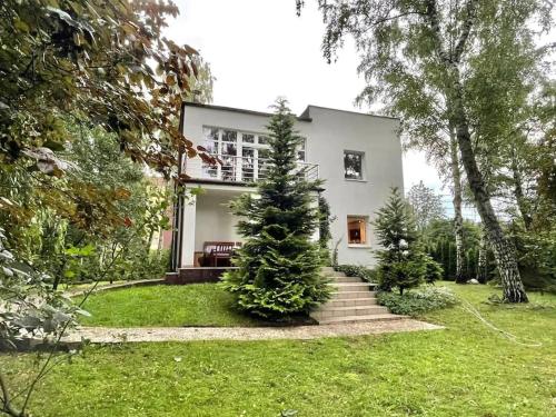 Beautiful villa with garden in Milanówek