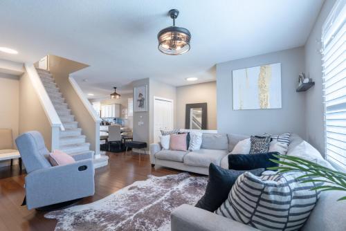 Gallery image of Luxurious 3-Bedrooms with Office & Media Room in Cochrane