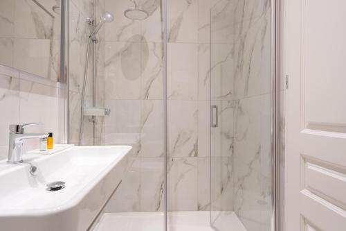 AAA Apartments & Rooms with free parking