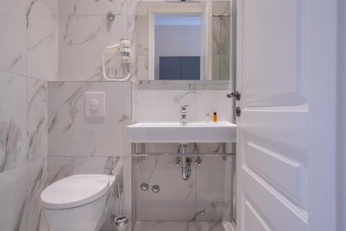 AAA Apartments & Rooms with free parking