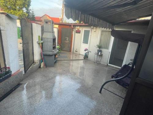 an empty garage with a rain soaked patio at Casa Ancuta Eforie Sud in Eforie Sud