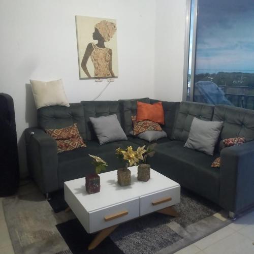 a living room with a couch and a coffee table at Habitacion valledupar in Valledupar