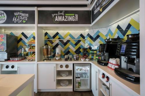 Køkken eller tekøkken på Hampton by Hilton Amsterdam Centre East