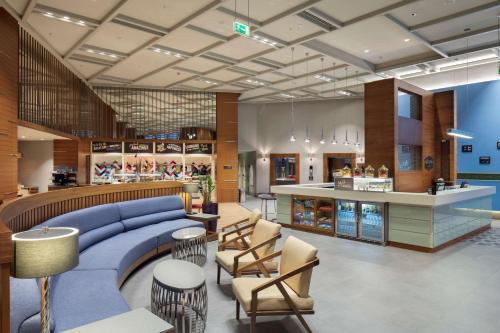 Χώρος καθιστικού στο Hampton By Hilton Bursa