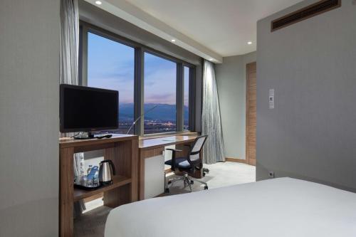 Μια τηλεόραση ή/και κέντρο ψυχαγωγίας στο Hampton By Hilton Bursa