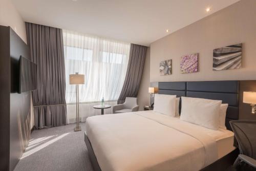 Cama ou camas em um quarto em Hilton Garden Inn Frankfurt City Centre
