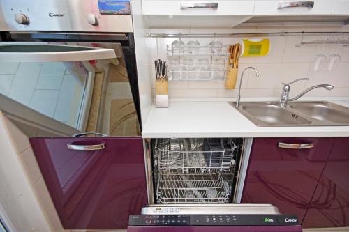 a kitchen with a dishwasher and a dish washer at Tatiana Penthouse in Podstrana