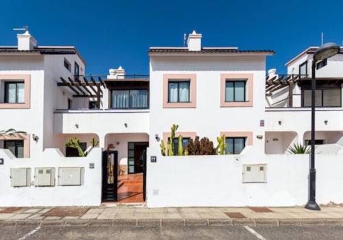 Imagen de la galería de ideal remote work, relaxing, pool and surfing, en Corralejo