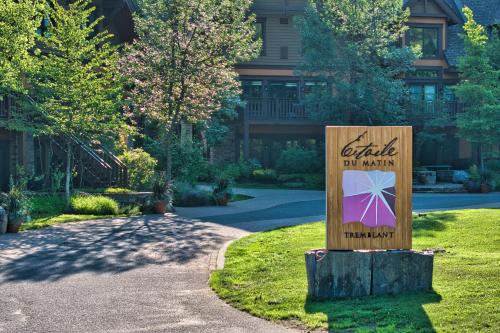 a sign in front of a building with a yard for marry at Étoile du Matin by Rendez-Vous Mont-Tremblant in Mont-Tremblant