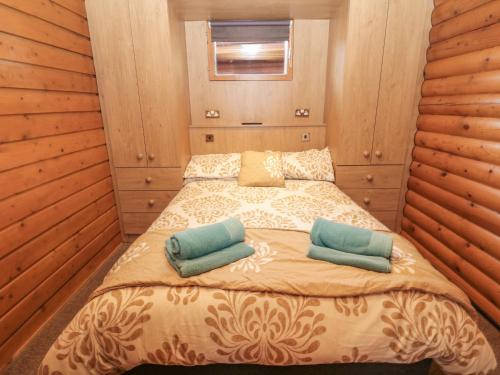 Ένα ή περισσότερα κρεβάτια σε δωμάτιο στο John's Cabin