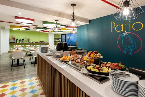 Mad på lejlighedshotellet eller i nærheden