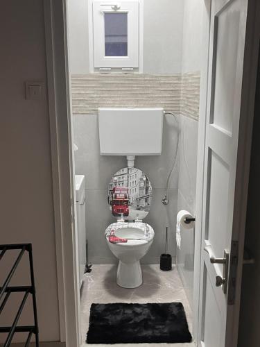 Ένα μπάνιο στο Apartman Žanić Ogulin with pool and jacuzzy