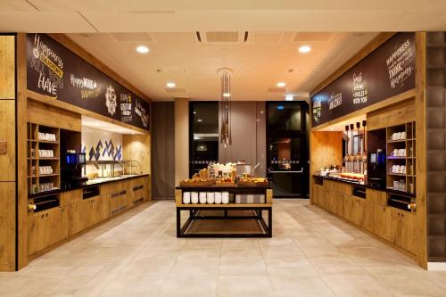 a store lobby with aasteryasteryasteryasteryasteryasteryasteryasteryasteryasteryastery at Hampton By Hilton Aachen Tivoli in Aachen