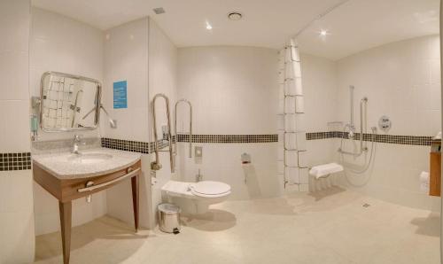 Bathroom sa Hampton by Hilton Ufa