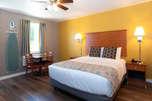 Nordic Inn and Suitesにあるベッド