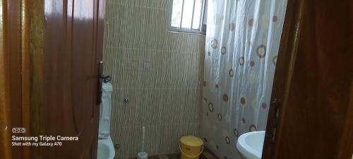 Ένα μπάνιο στο HARRIET APARTHOTEL Kigali-NYARUTARAMA
