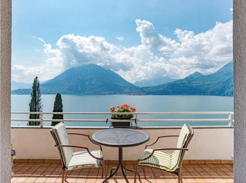 Фотография из галереи Varenna Wonders, Villa with pool for 14 guests в городе Перледо