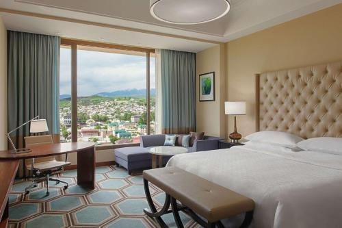 Postel nebo postele na pokoji v ubytování Hilton Dushanbe