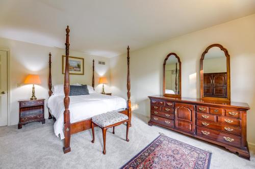 Postel nebo postele na pokoji v ubytování Family-Friendly West Chester Twp Home with Pool!