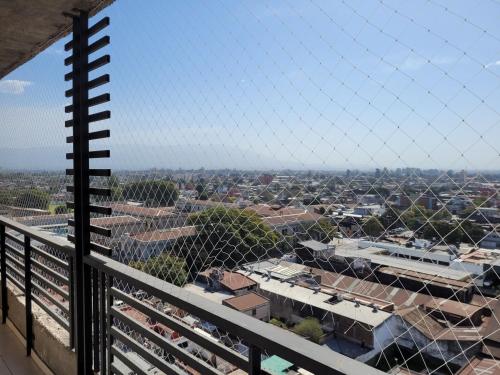 - Vistas a la ciudad a través de una valla en Departamento Calle Cordoba en San Miguel de Tucumán