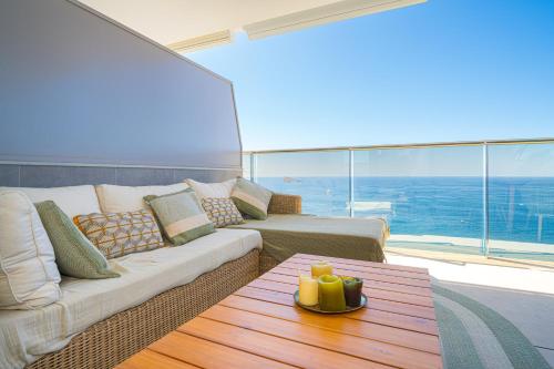Fotografie z fotogalerie ubytování Sunset Cliffs Luxury Apartment 100m from the Benidorm Beach v destinaci Benidorm