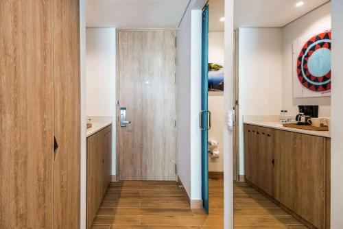 a hallway with a door leading into a kitchen at Hilton Garden Inn Santa Marta in Santa Marta