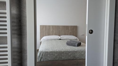a bed with two pillows at Hydros in Ripoll