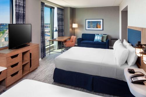 Hampton Inn Boston Seaport District Image