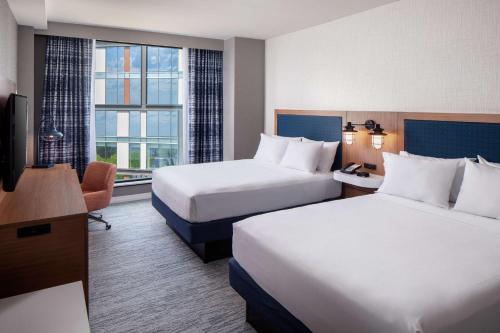 Hampton Inn Boston Seaport District Image