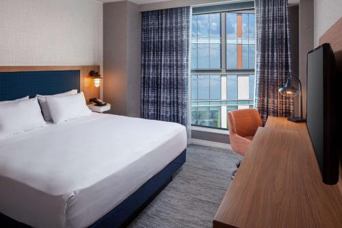 Hampton Inn Boston Seaport District Image