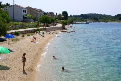 Fotografia z galérie ubytovania Apartments by the sea Sepurine, Prvic - 4237 v destinácii Prvić Šepurine