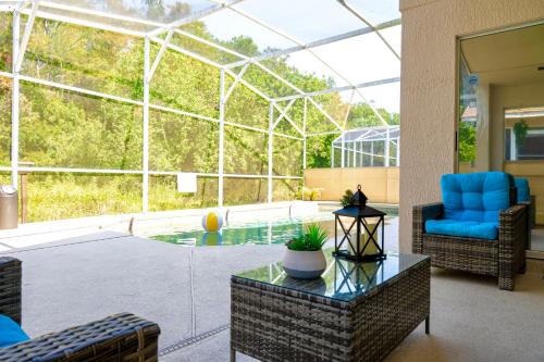 a living room with a glass house with a pool at Private house Kissimmee/Orlando in Kissimmee