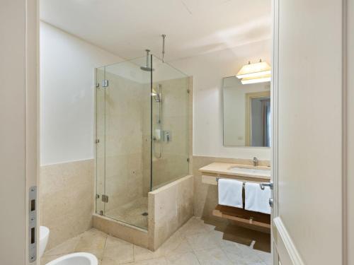 Ένα μπάνιο στο Garden & Wine Country Stay