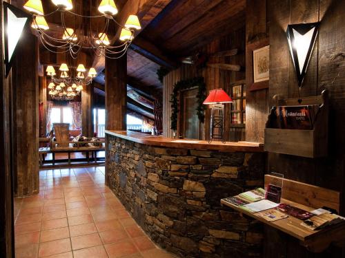 Photo de la galerie de l'établissement Chalet in Paradiski with Stunning Ski Views, à Arc 2000