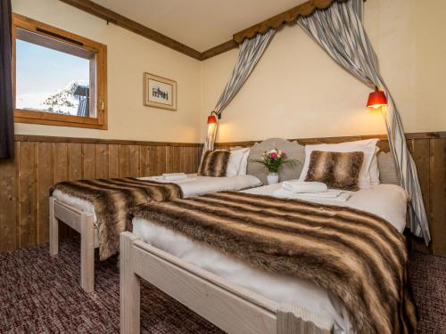 Photo de la galerie de l'établissement Chalet in Paradiski with Stunning Ski Views, à Arc 2000